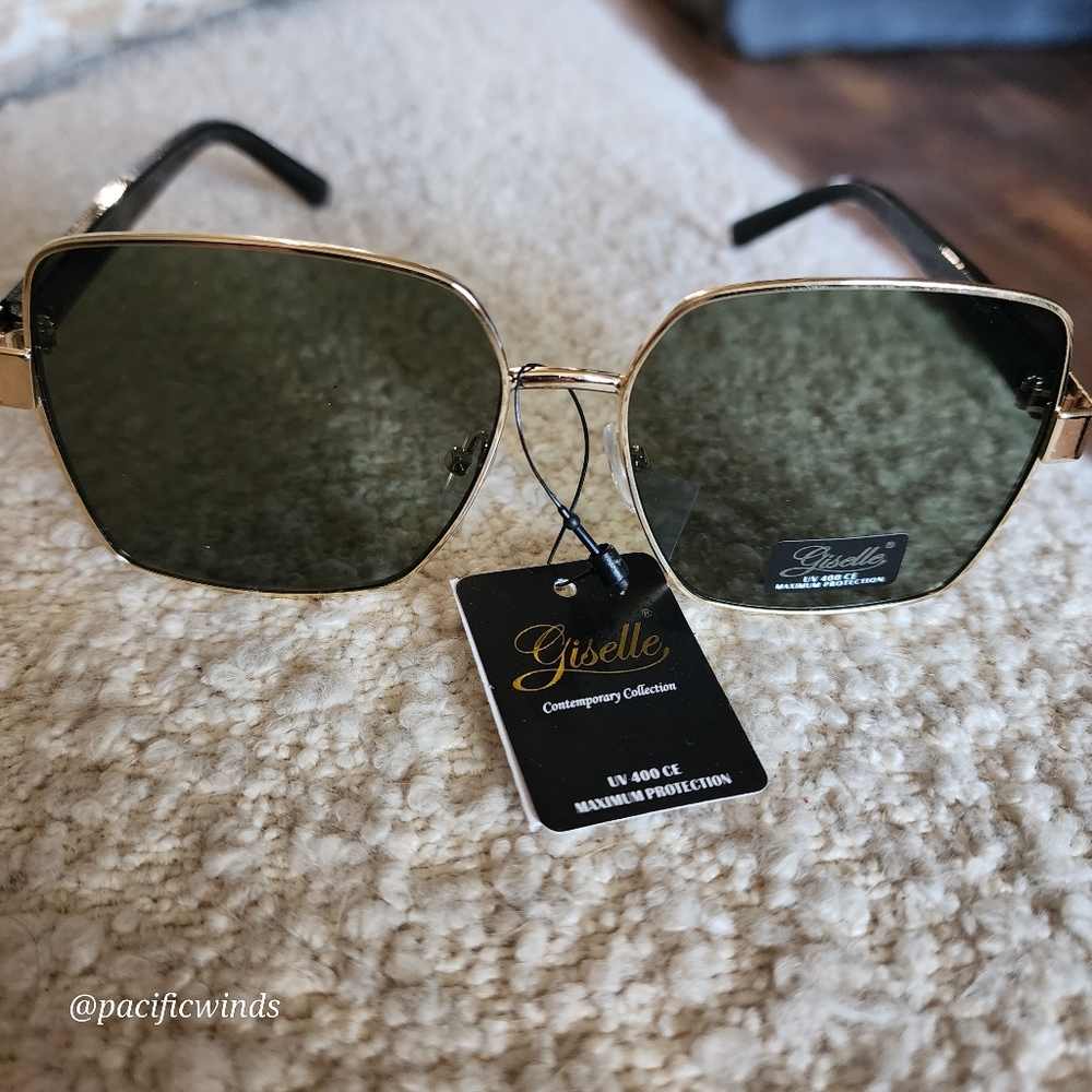 NWT SQUARE TINTED SUNGLASSES